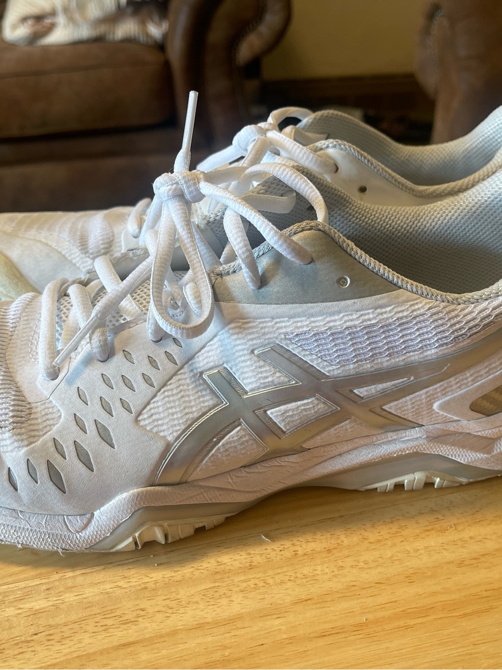 Asics woman’s Tennis Shoes White/Silver US 11 Medium Width EU 43.5 UK 9